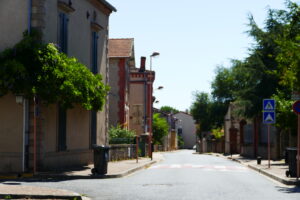 Avenue Jean Jaurès Perspective d'une partie de l'avenue jean jaurès bordée par les maisons