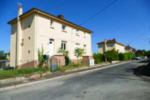 Photo d’une maison Rue Henri de Toulouse Lautrec Photo représentant une maison mitoyenne beige située sur l'avenue de Toulouse Lautrec